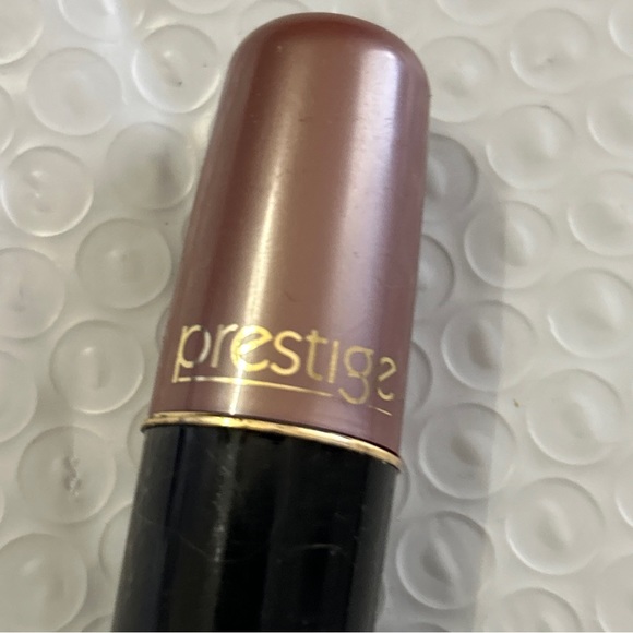 Prestige Cosmetics Lipstick damaged - Picture 9 of 10